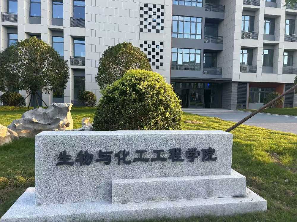兴业县扬州职业大学体育场高杆灯项目